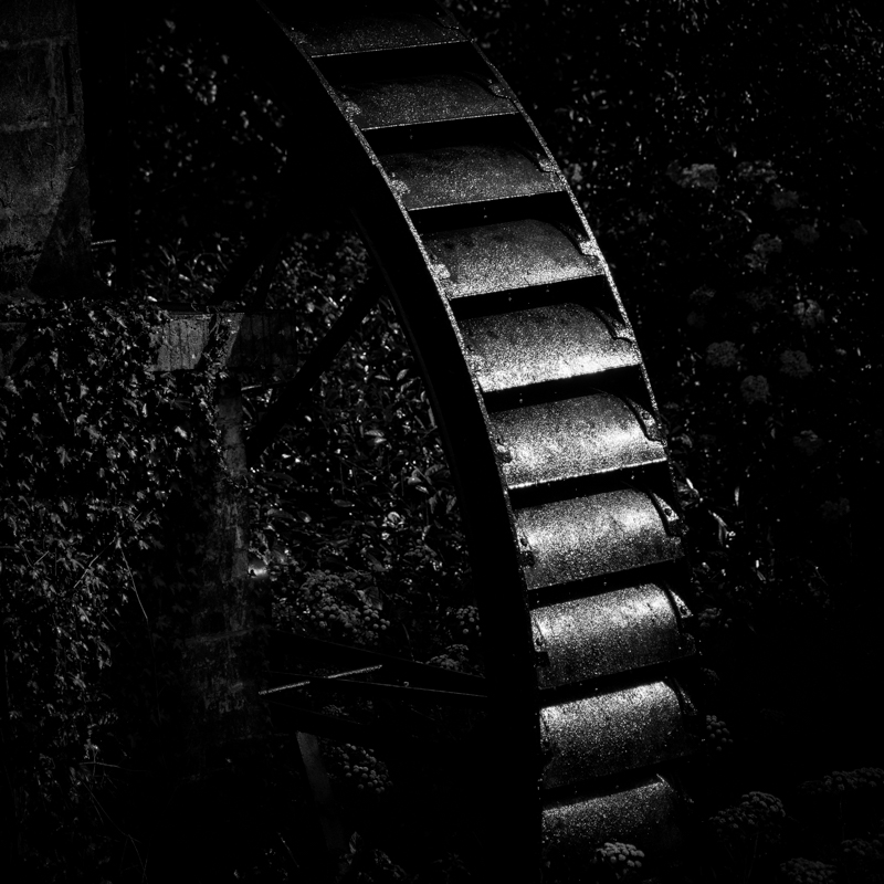 Black and white image of a water wheel